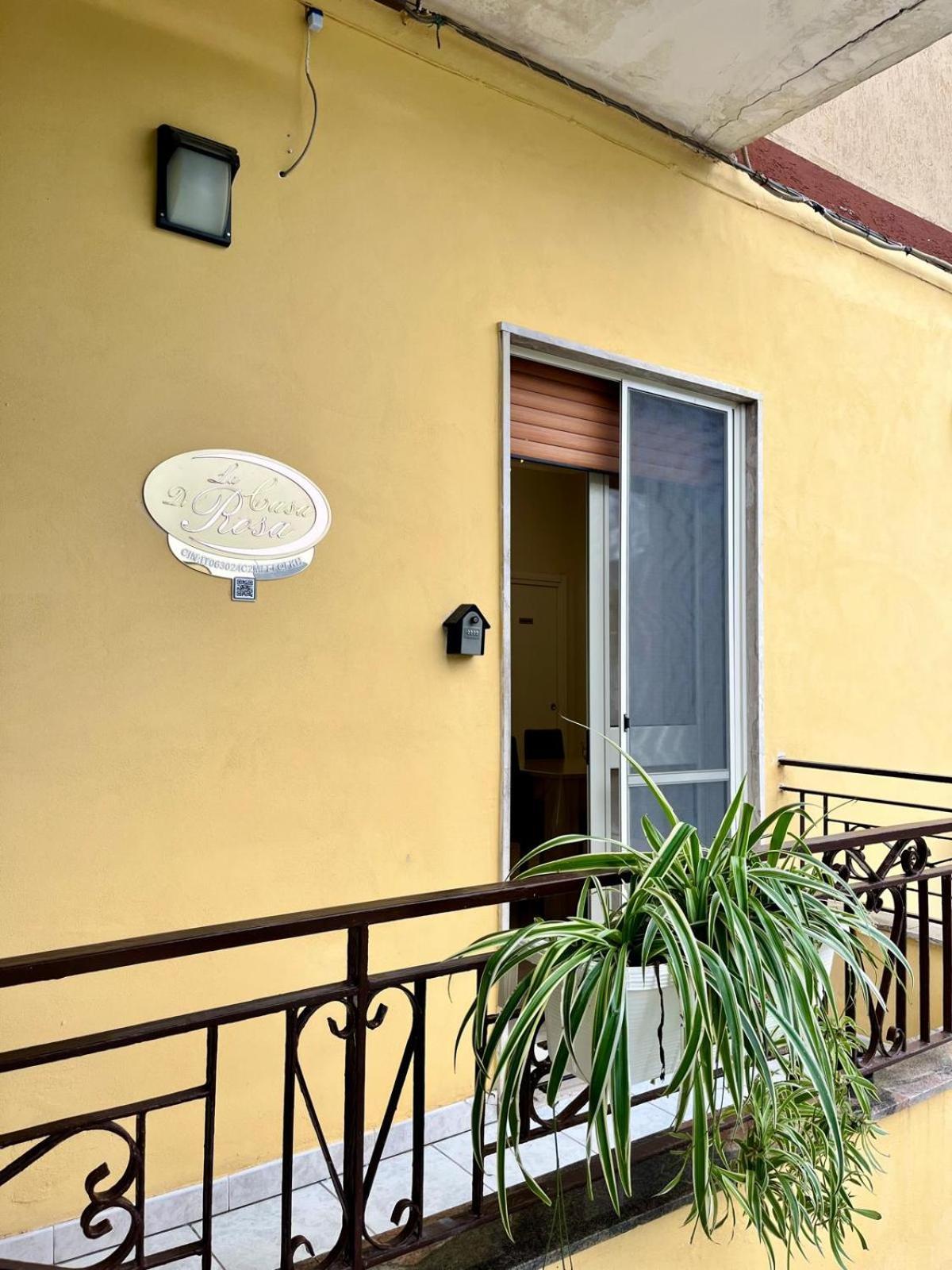 La Casa Di Rosa Hotel Кастеламаре ди Стабия Екстериор снимка